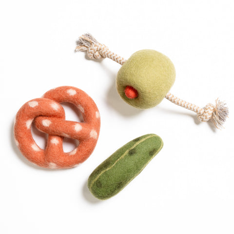 Pimento Olive Felt & Rope Tug Toy