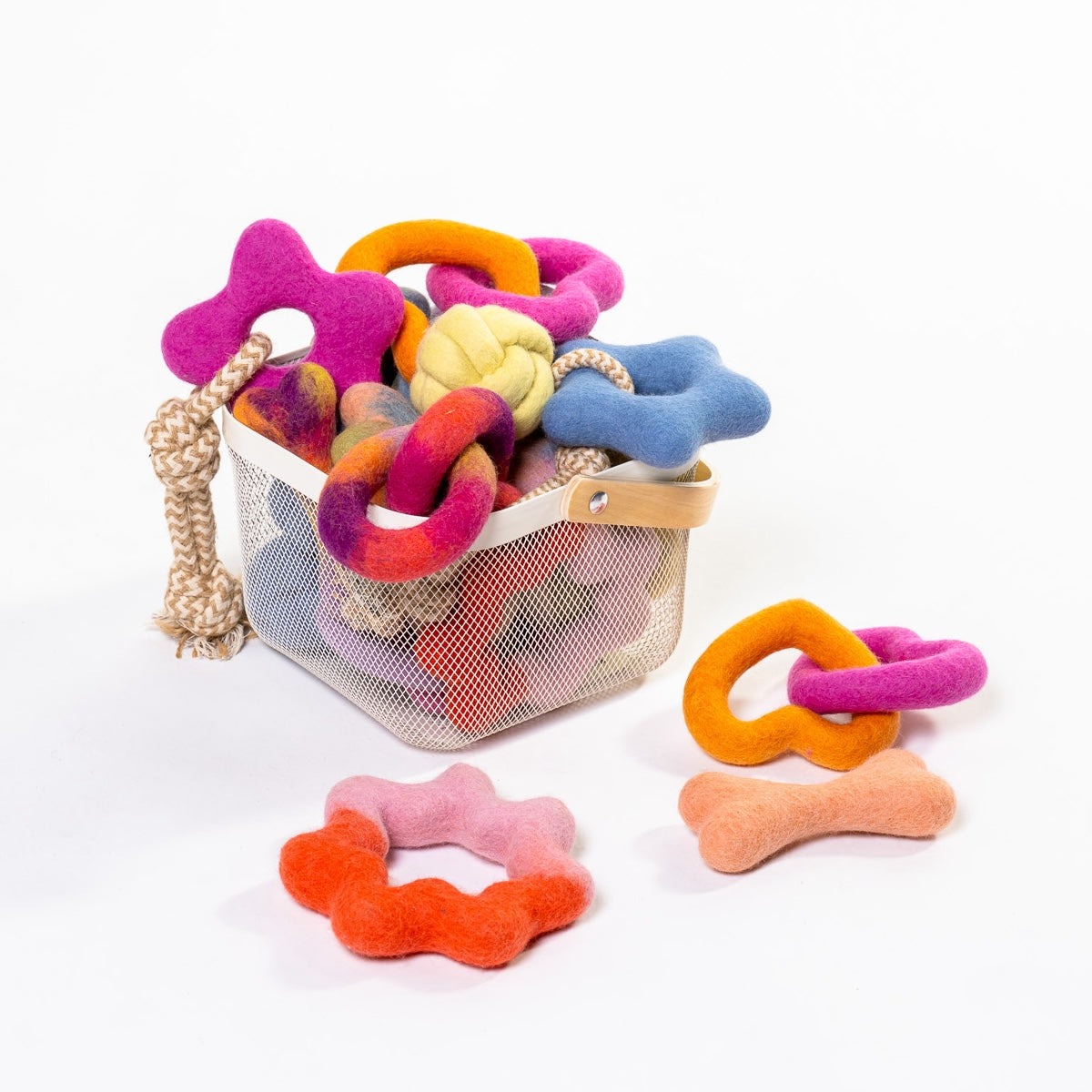 Sweethearts: Plastic-free, Organic Felt Wool Heart Links Tug
